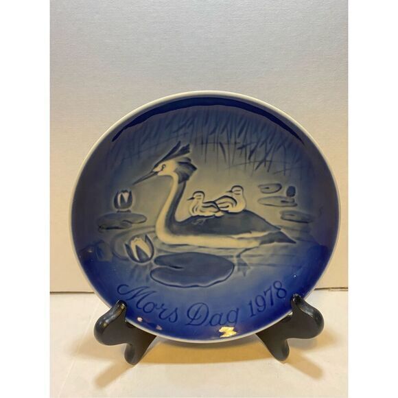 1978 BING & GRONDAHL B & G MOTHER'S DAY MORS DAG PLATE DENMARK 6" GREBE & CHICKS - Picture 1 of 3